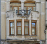 Meyerbeerstraat 17, Vorst, bow-window en balkon (© APEB, foto 2017)